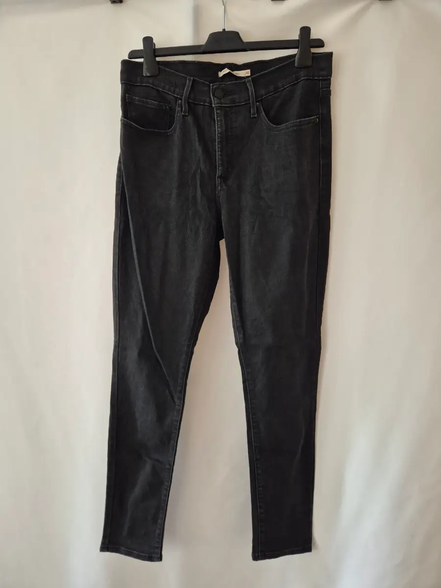 Levi's 311 Shaping Skinny Jeans size 10 (30 x 30) Black Mid Rise Straight Leg