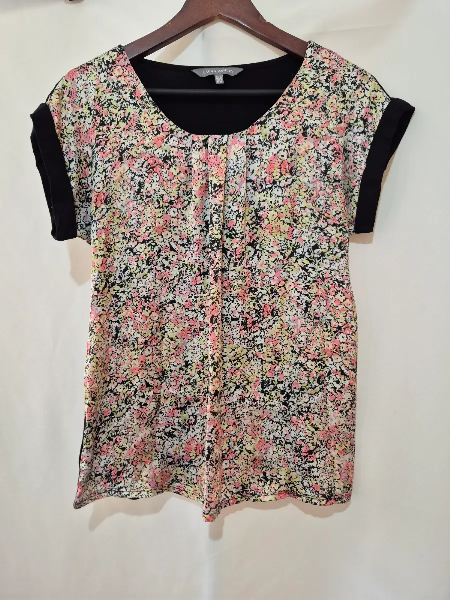 Laura Ashley Womens Black Floral T-Shirt Top Size 10 Short Sleeve Cottagecore