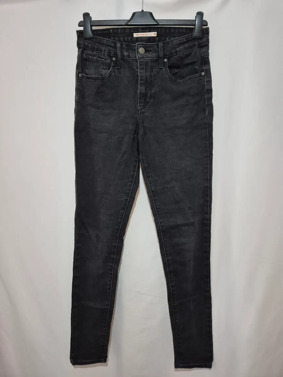 Levi's 721 High Rise Skinny Jeans size 8 (28 x 32) Black Straight Leg