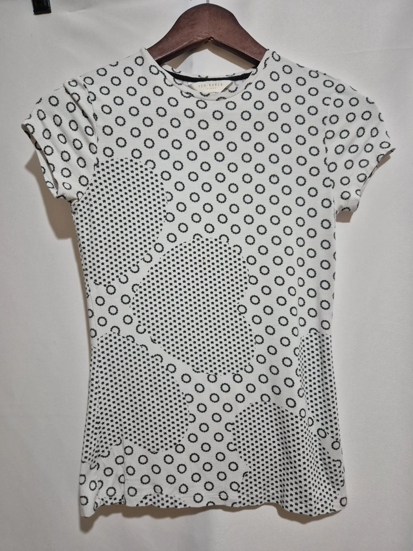 Ted Baker Sirah Graphic Print T-Shirt Size 0 UK 4-6 White Black Fitted Geometric