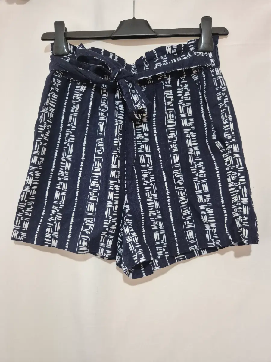 Women's F&F F and F High Rise Shorts size 6 (26 x 3) Navy White Linen Mix