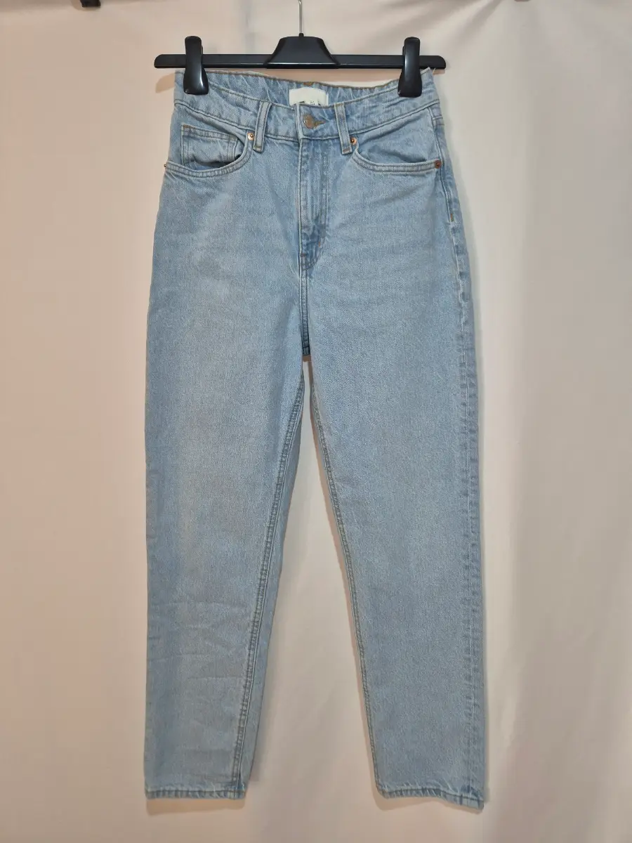 H&M Light Blue Mom Jeans UK Size 4 (24 x 26) High Waisted Denim Tapered Cropped