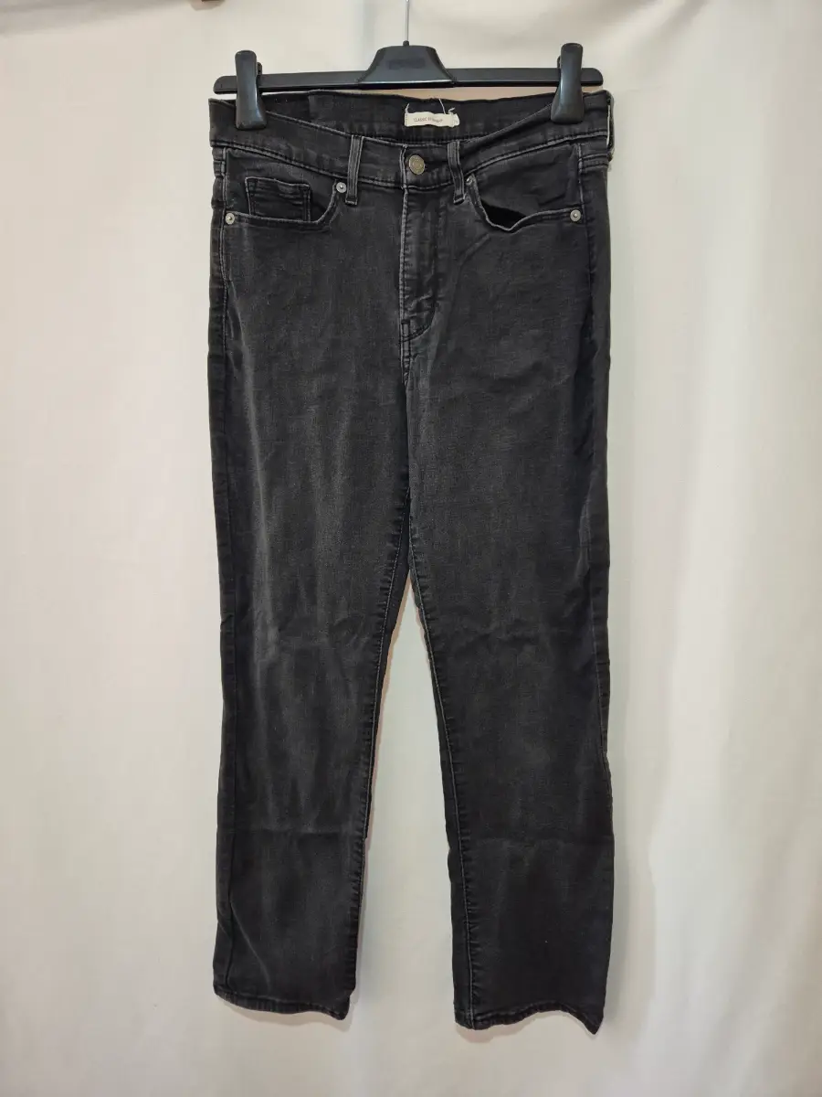 Levi's Classic Straight Jeans size 8 (29 x 26) Black Mid Rise