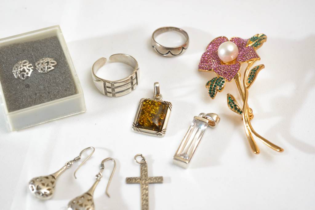 Collection / Job Lot Sterling Silver & 925 Marked Vintage Jewellery Items Inc Rings, Pendants etc