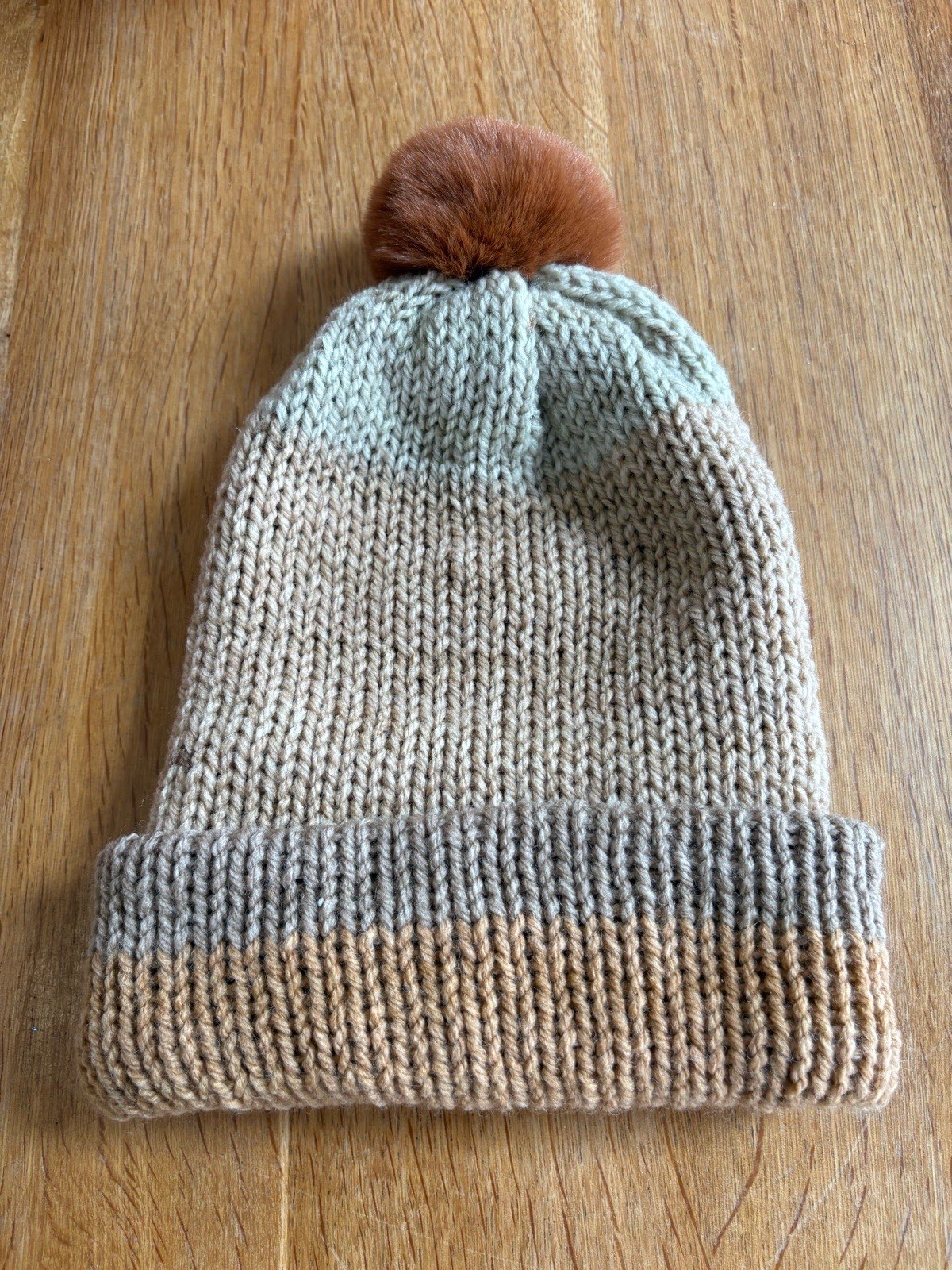 🧶knitted bobble hat🧶