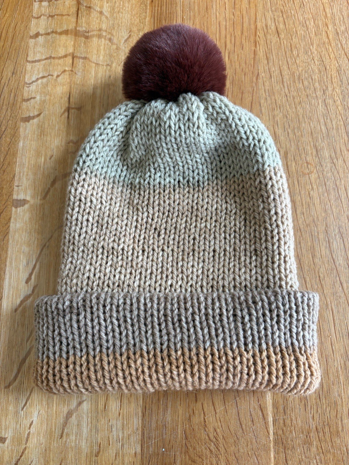 🧶knitted bobble hat 🧶
