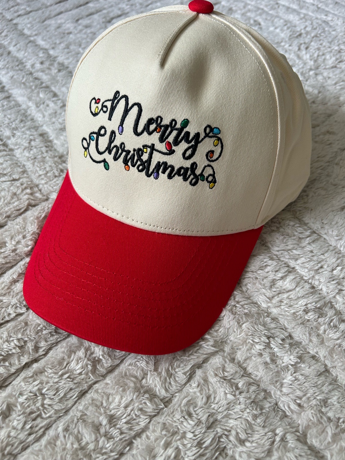 Merry Christmas Baseball Cap for Men And Women Adjustable Snapback Embroidered Beige Red