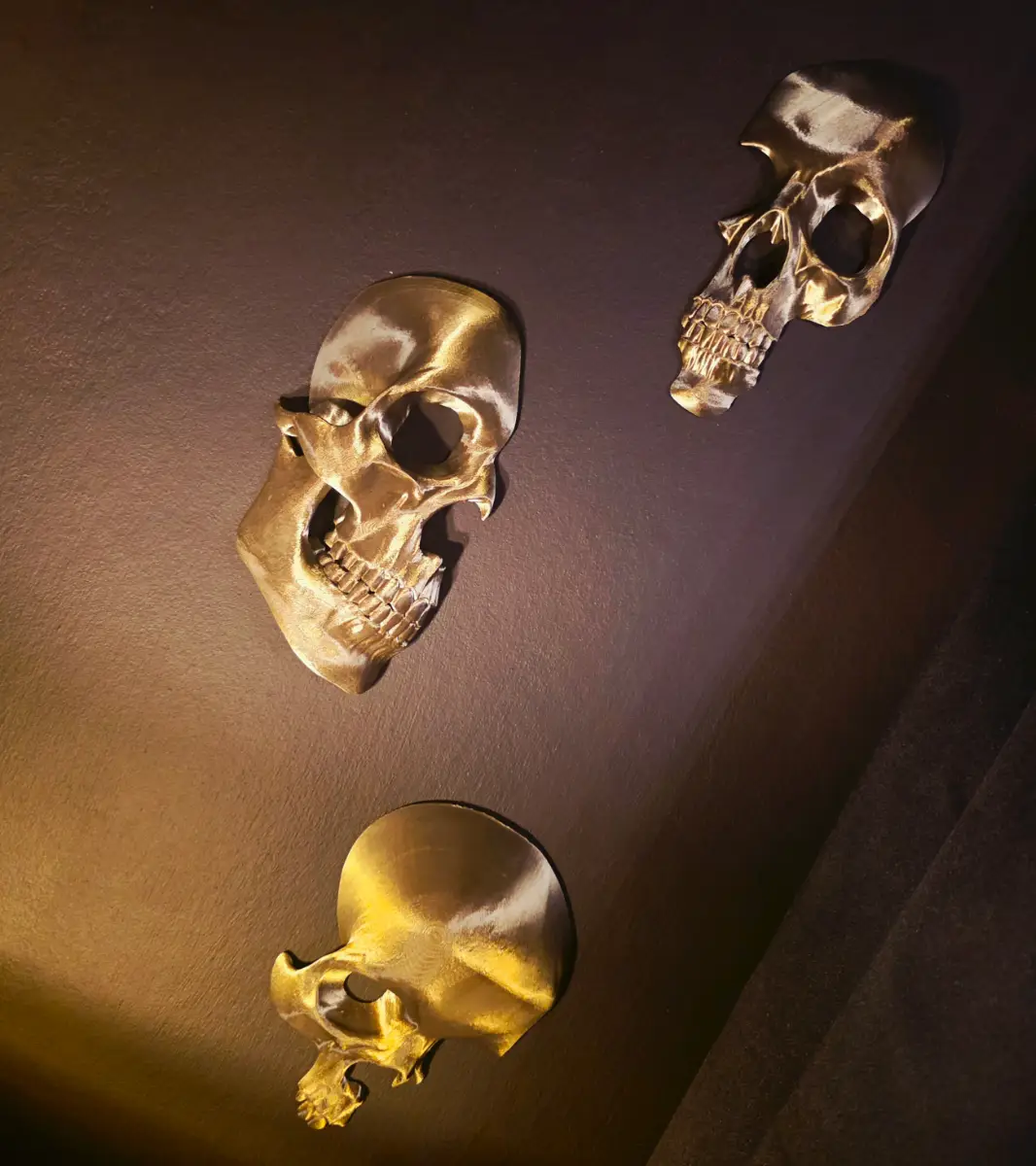 Antique gold style skull wall hanging set