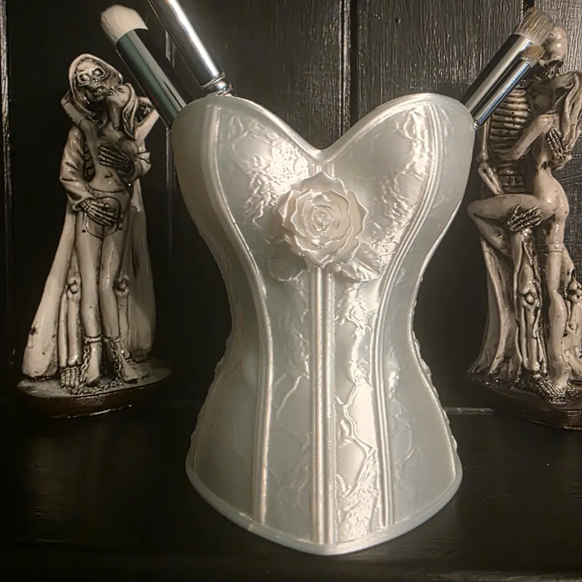 Pearl white romantic gothic corset brush pot