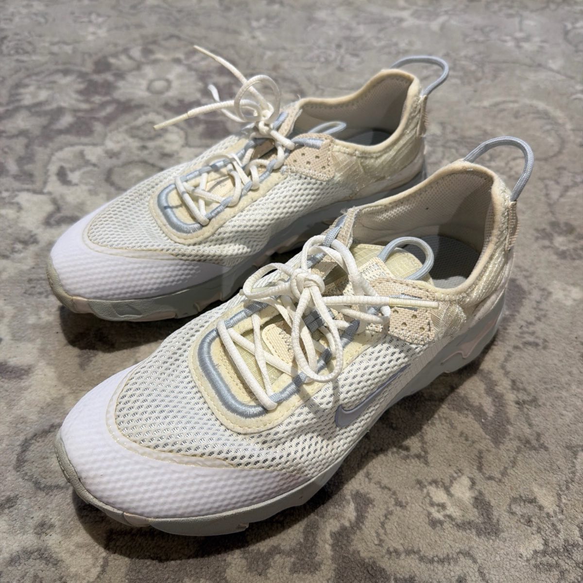 Nike React Live junior trainers