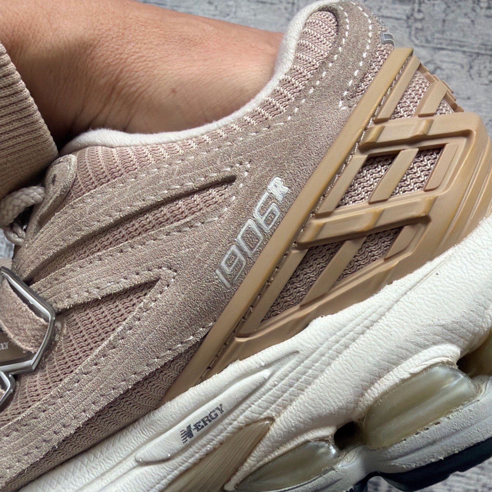 New Balance 1906R men’s trainers