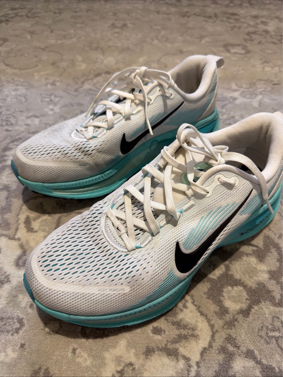 Nike Zoom Vomero 18 men’s running shoes