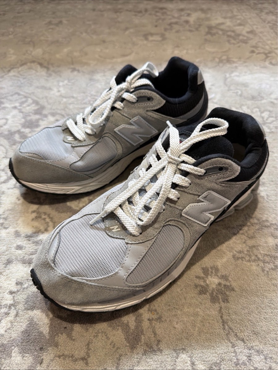 New Balance 2002R men’s trainers