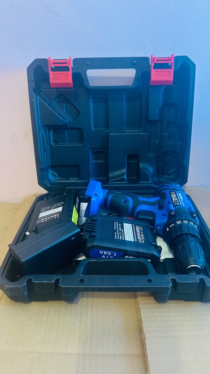 2 batteries Cordless drill