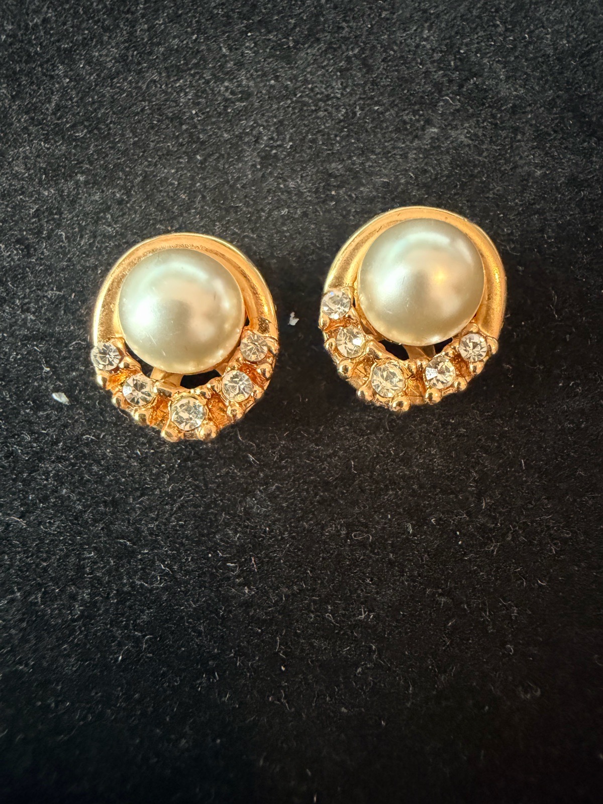 Elegant gold‑tone earrings