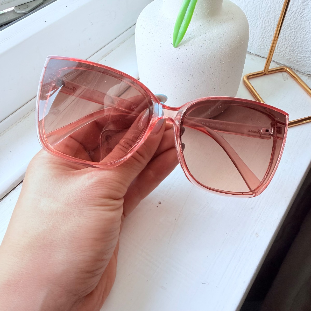 Oversized Pink Cat Eye Sunglasses | Transparent Frame | Retro Fashion Statement Shades