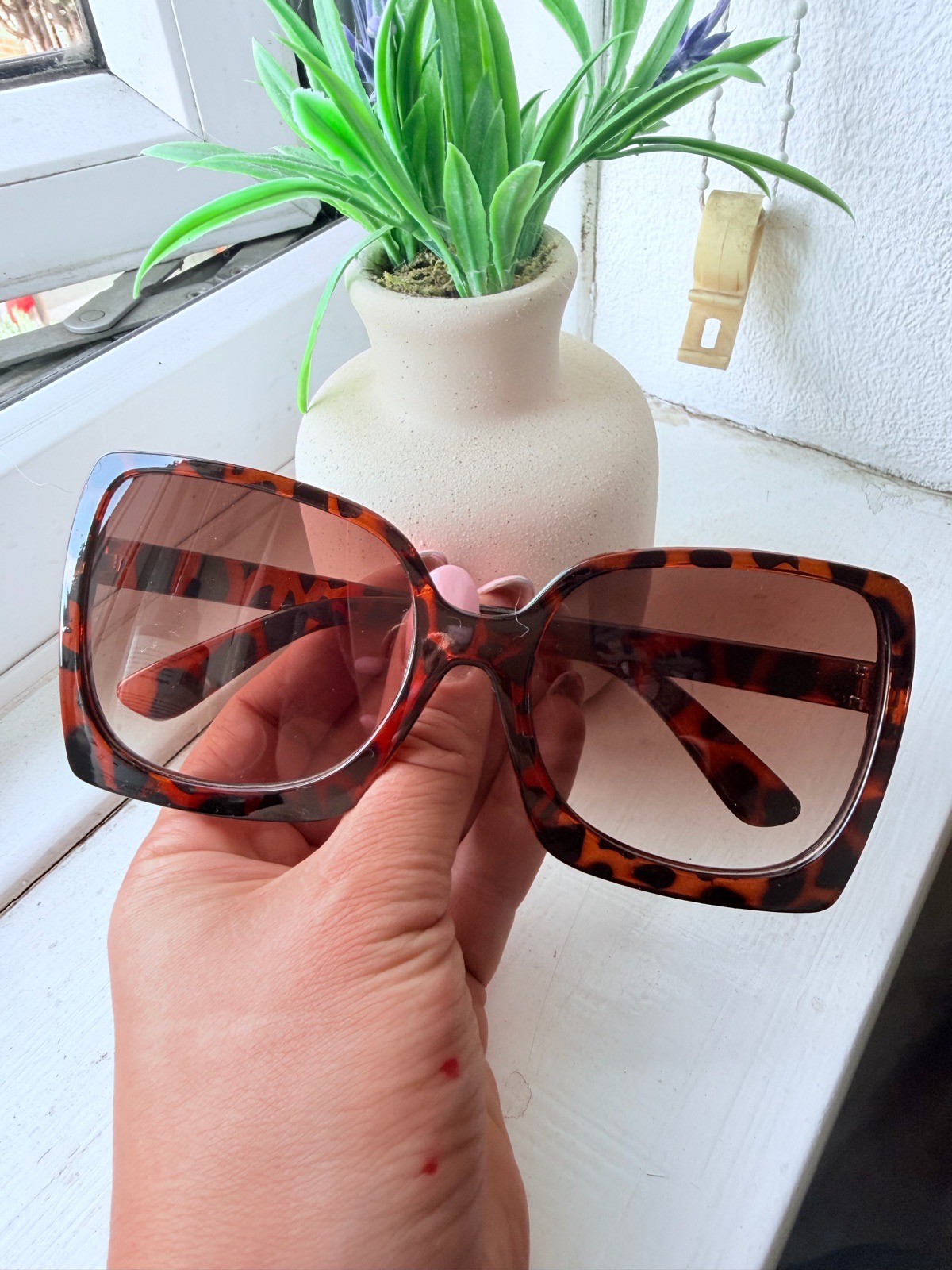 Oversized Tortoiseshell Sunglasses – Large Square Brown Retro Style
