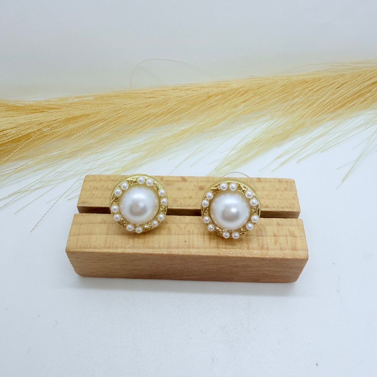 Vintage Style Pearl Stud Earrings Gold Tone Elegant Classic Jewellery