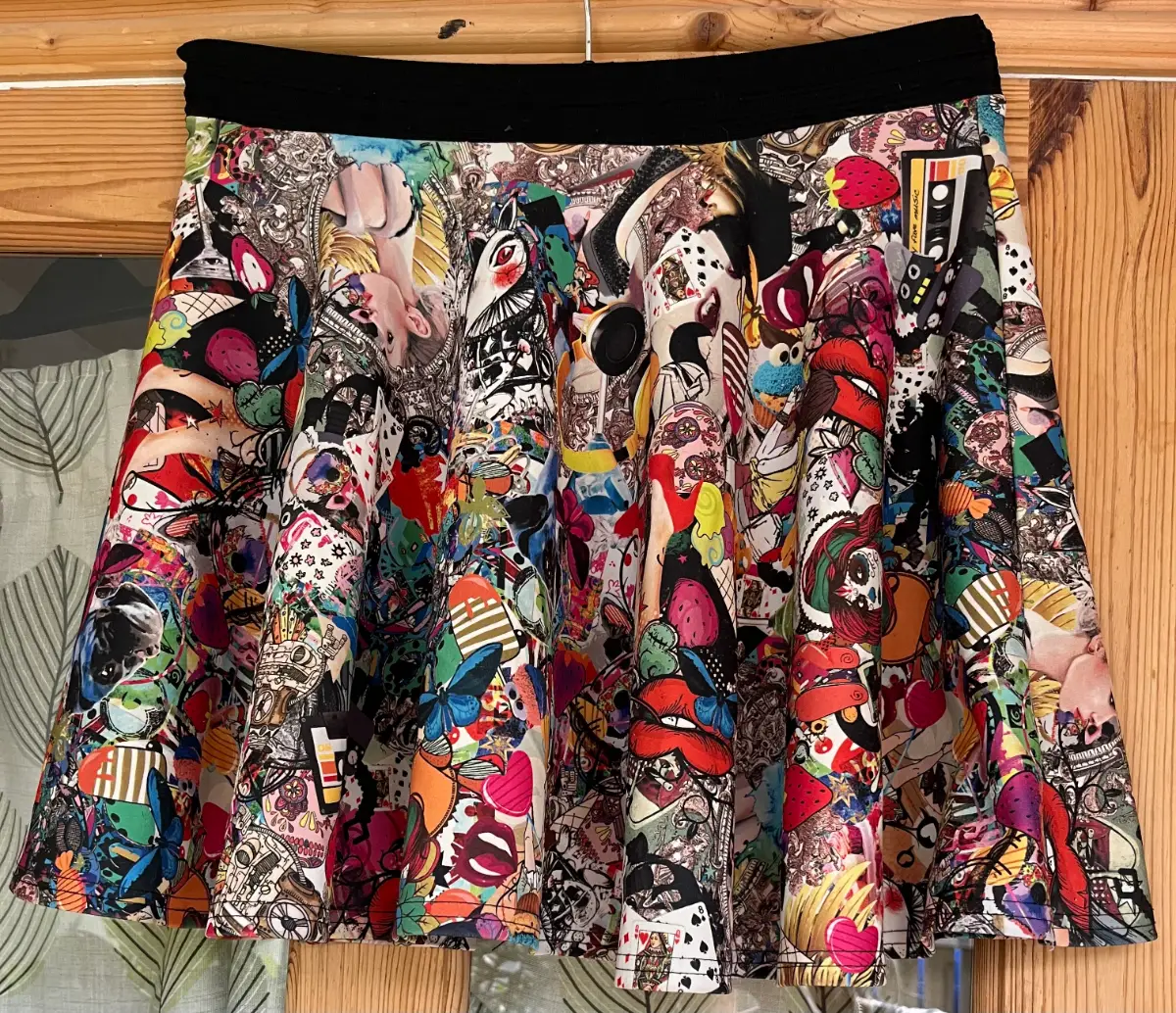 Quiz Pop Art Graphic Collage Print Mini Skirt UK Size 8 Retro Y2K Stretch Skater