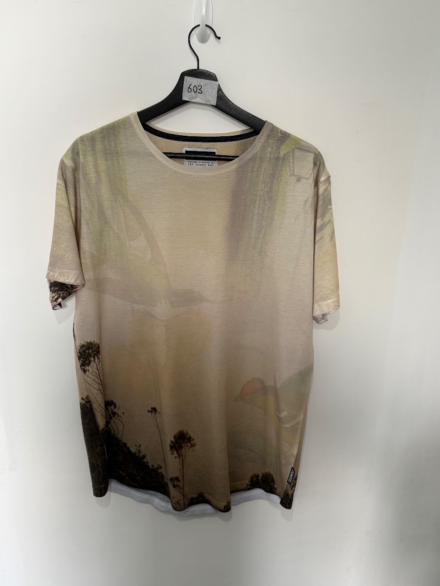 THE CUCKOS NEST Mens Graphic T Shirt Size L Large All Over Print Beige Gold
