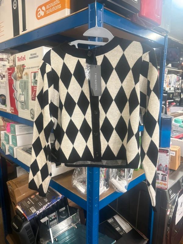 Trendyol Black & Cream Diamond Check Cropped Cardigan –Long Sleeves- Size M – New