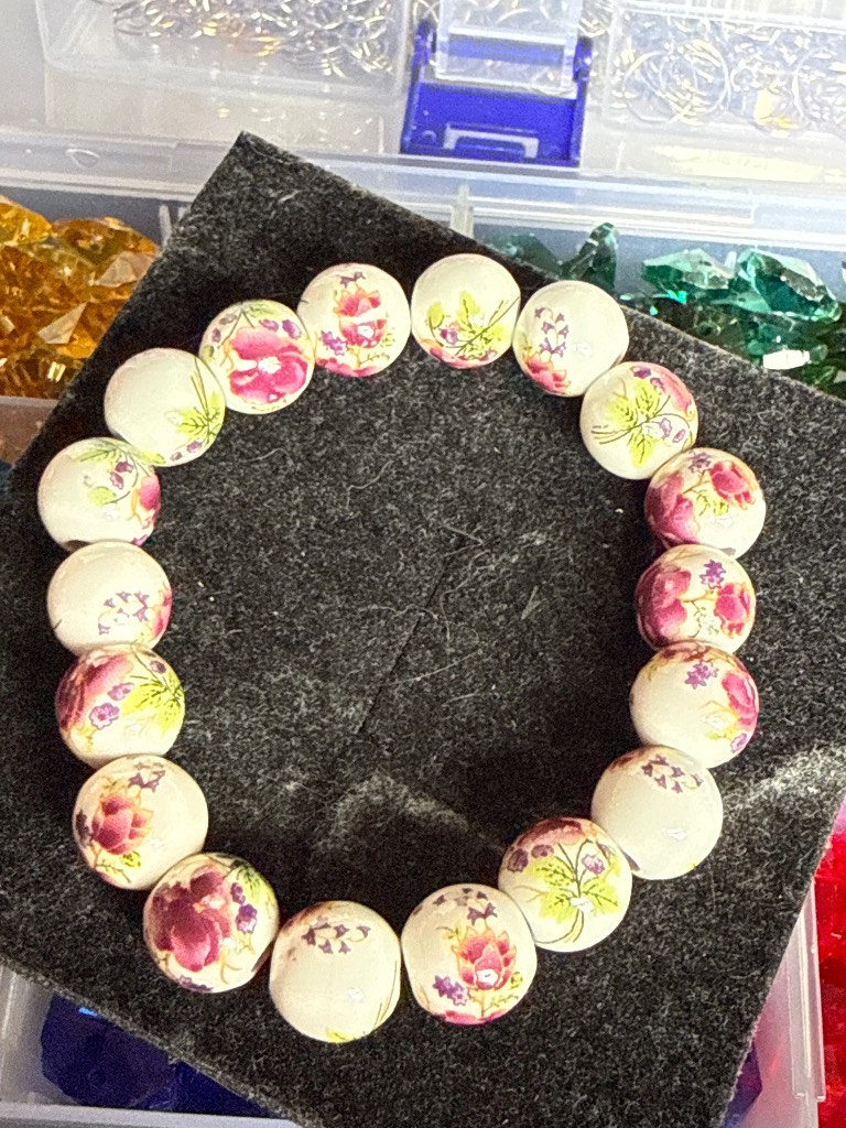 Peony bracelet with 10mm beads