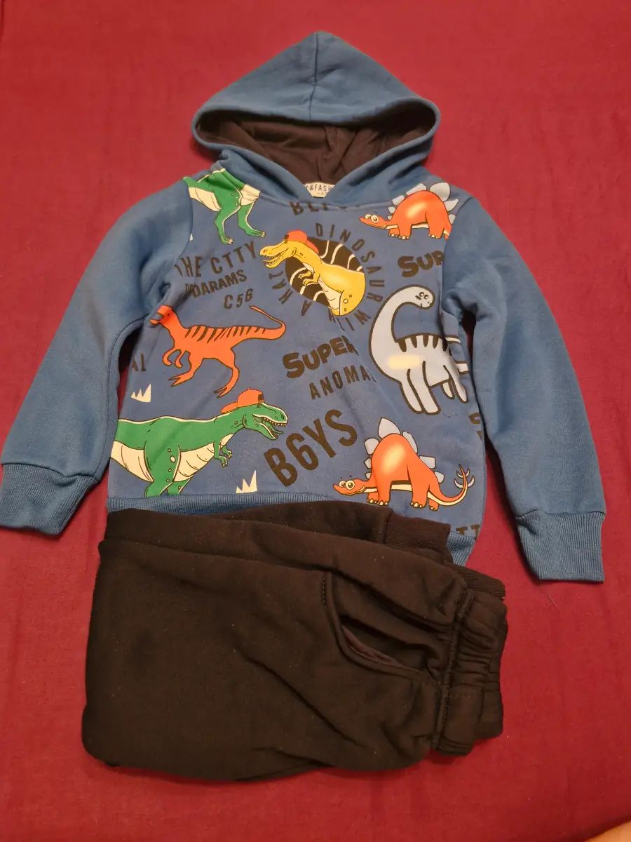Boys dinosaur tracksuit 4-5 years