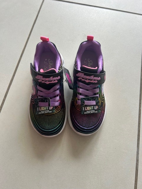 Kids Skecher Heart Lights slip on trainers (UK 7 EU24)