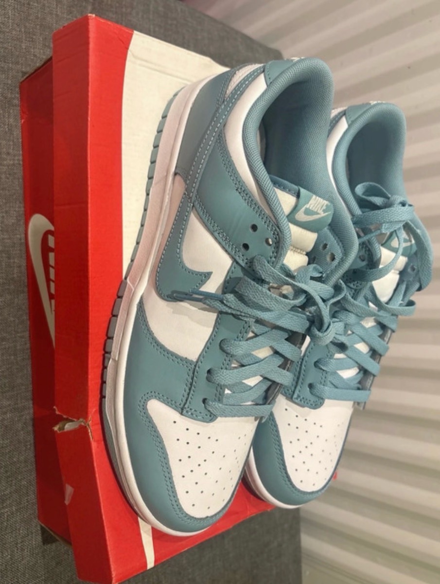 Nike low dunks blue/white uk size10
