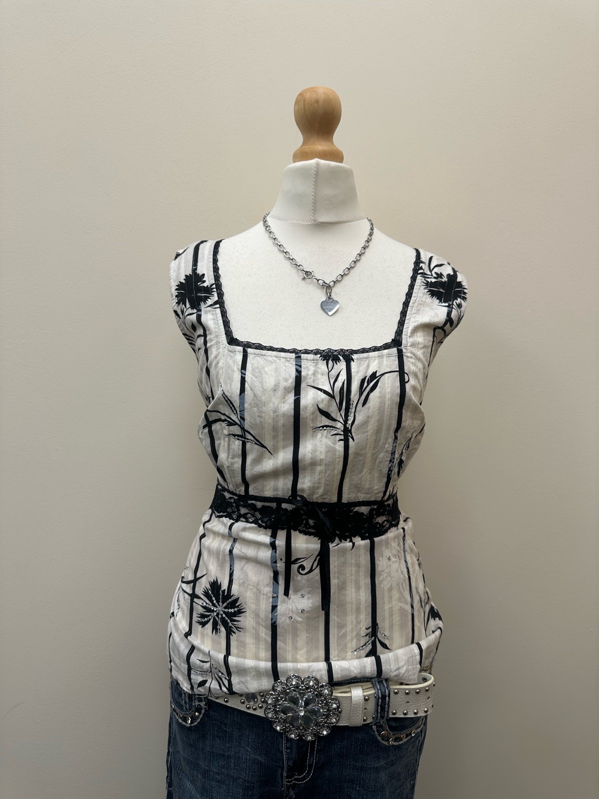 Next Y2K Floral Black And White Lace Trim Fitted Tank Top Size Medium 12-14