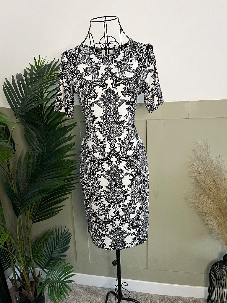 Black/white shirt sleeve paisley print knee length dress casual wear