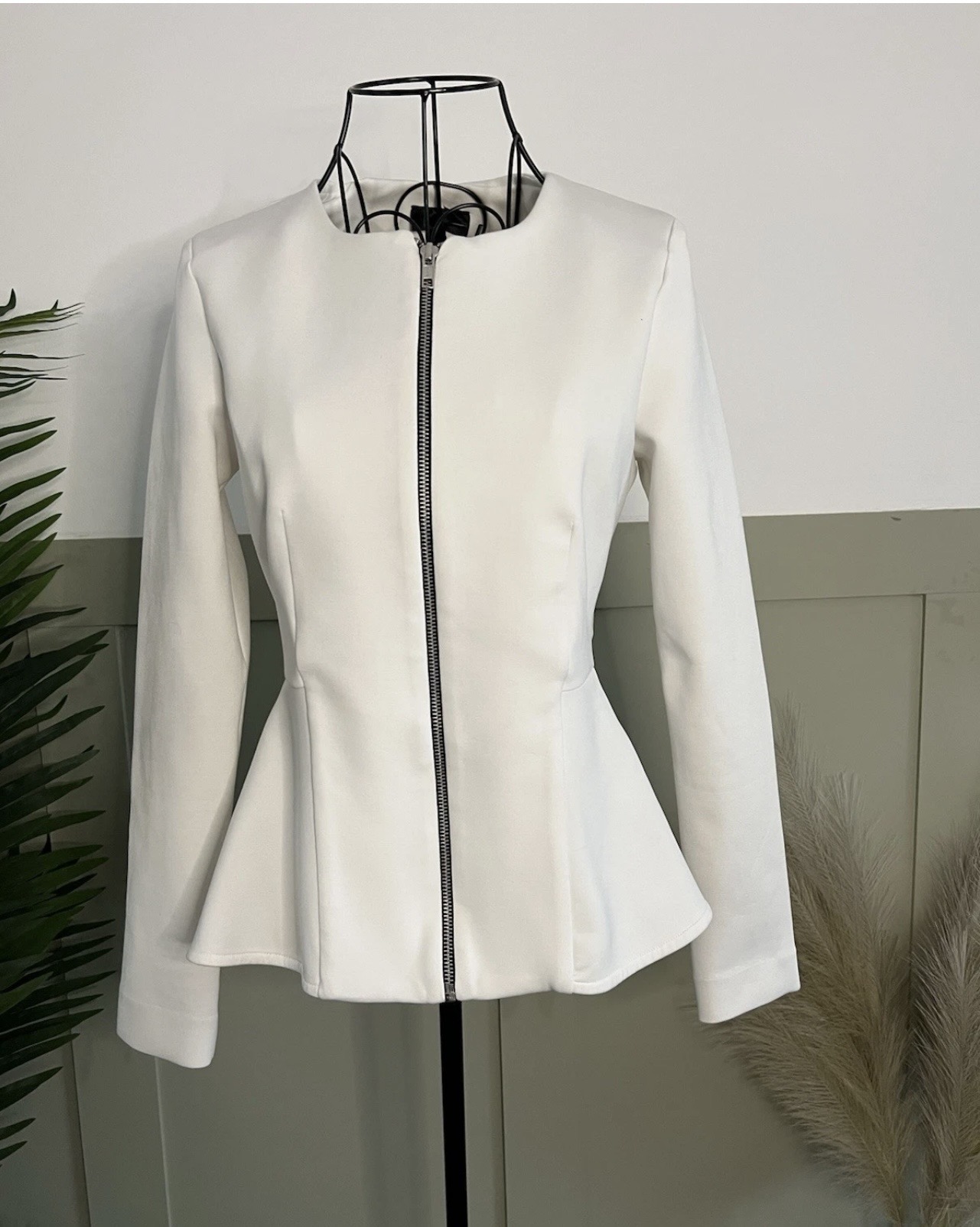 Top Shop white zip up jacket/blazer cinched waist size 10