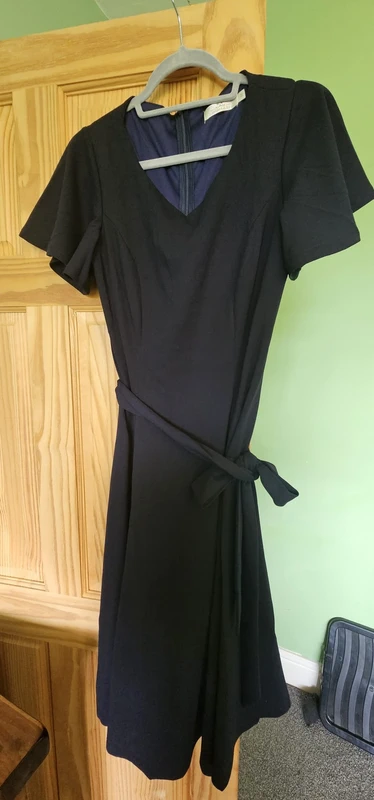 🥰🥰Size M Navy blue floaty midi length formal occasion wedding guest dress with belt