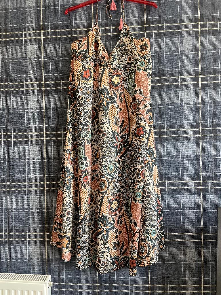 Gorgeous primary maxi dress