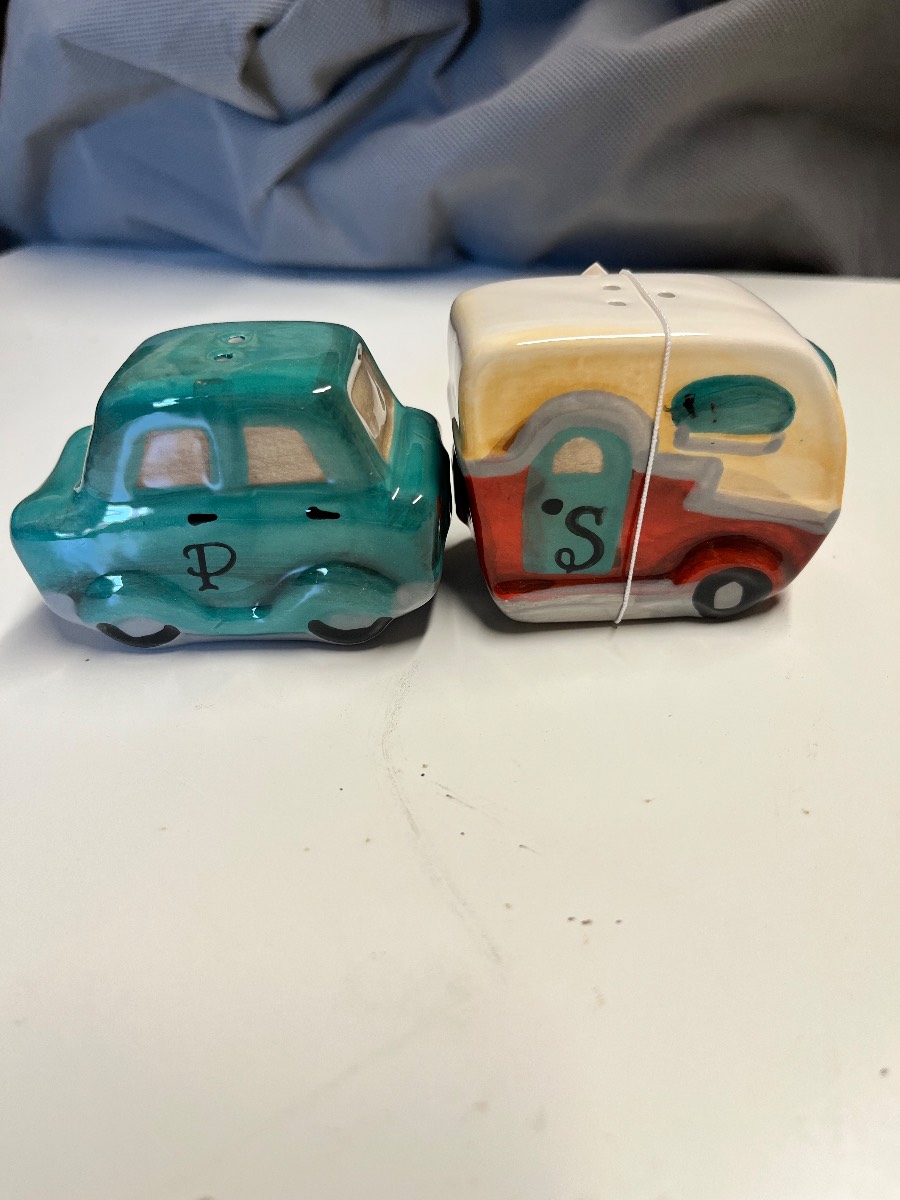 Salt and pepper pot - caravan