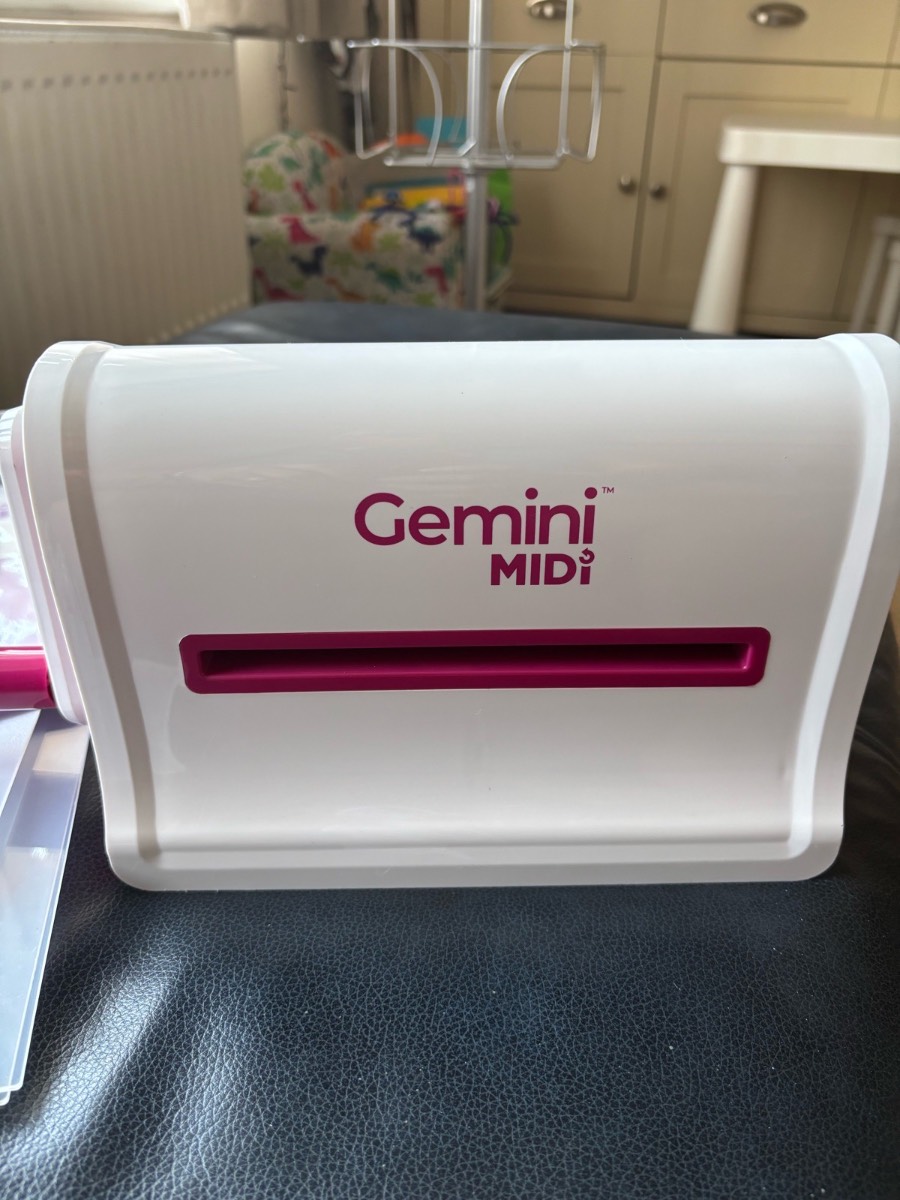 Gemini Midi cut and embossing machine