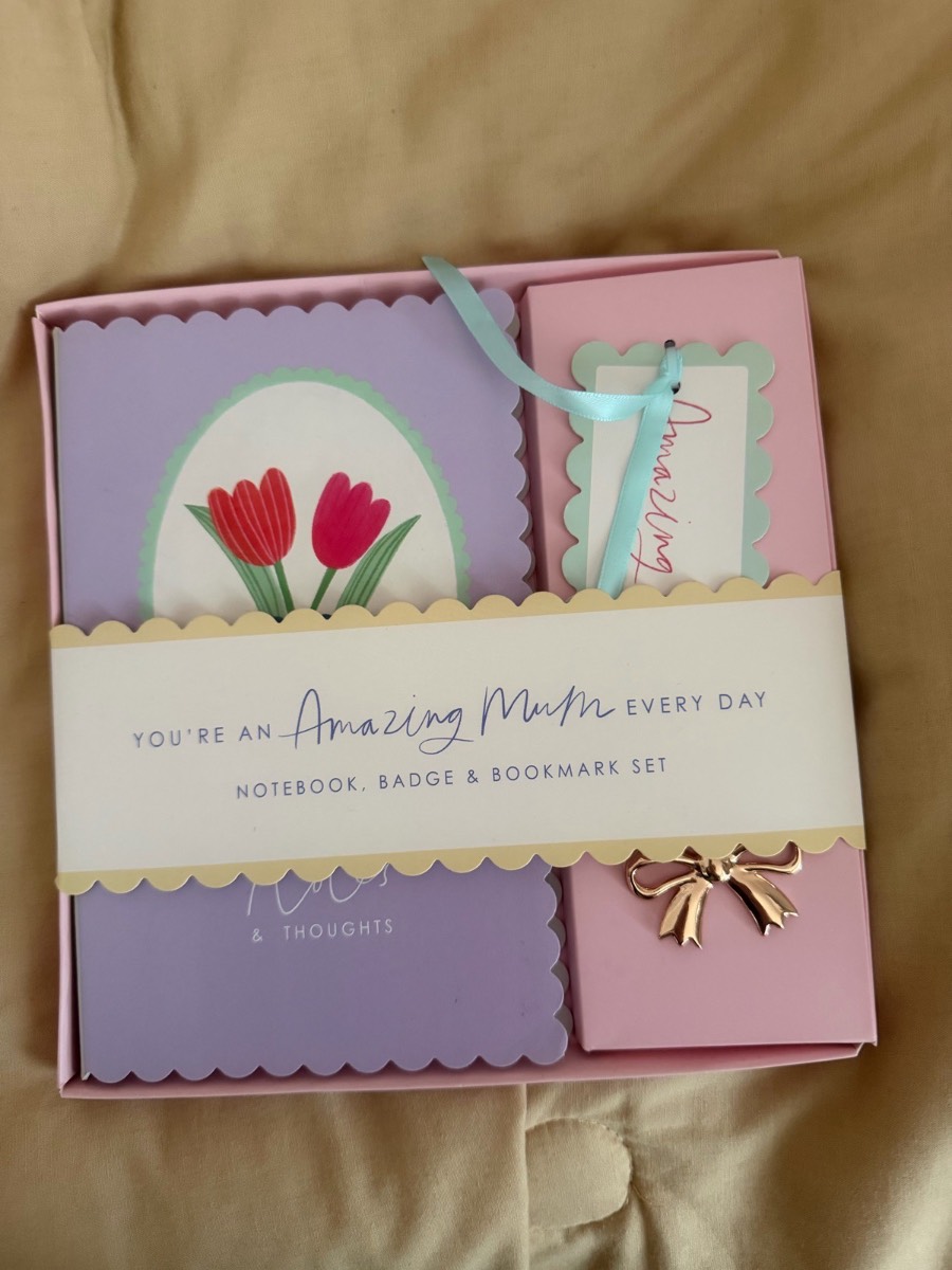 Note pad badge and bookmark set
