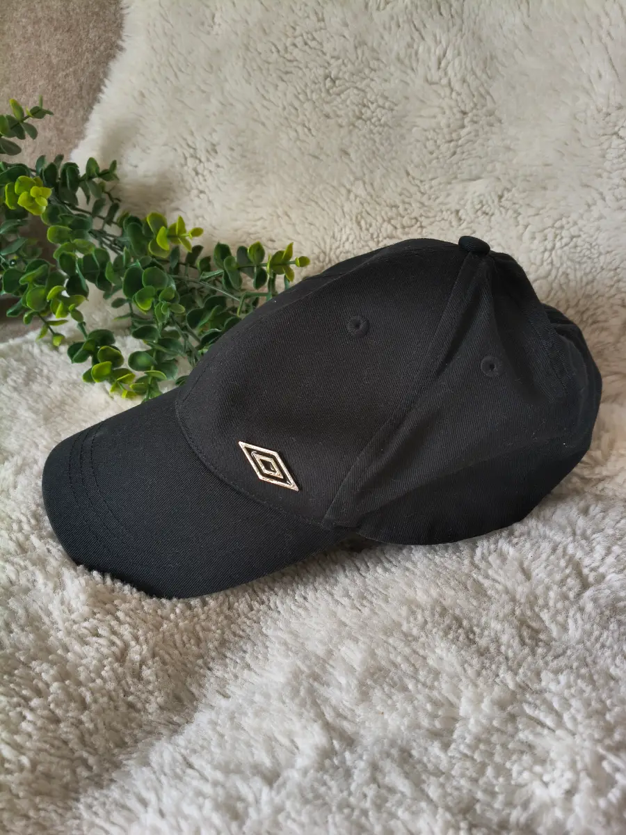 Umbro one size black unisex baseball cap