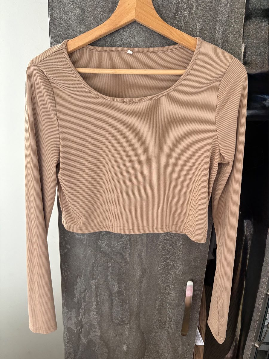 Beige long sleeve crop top