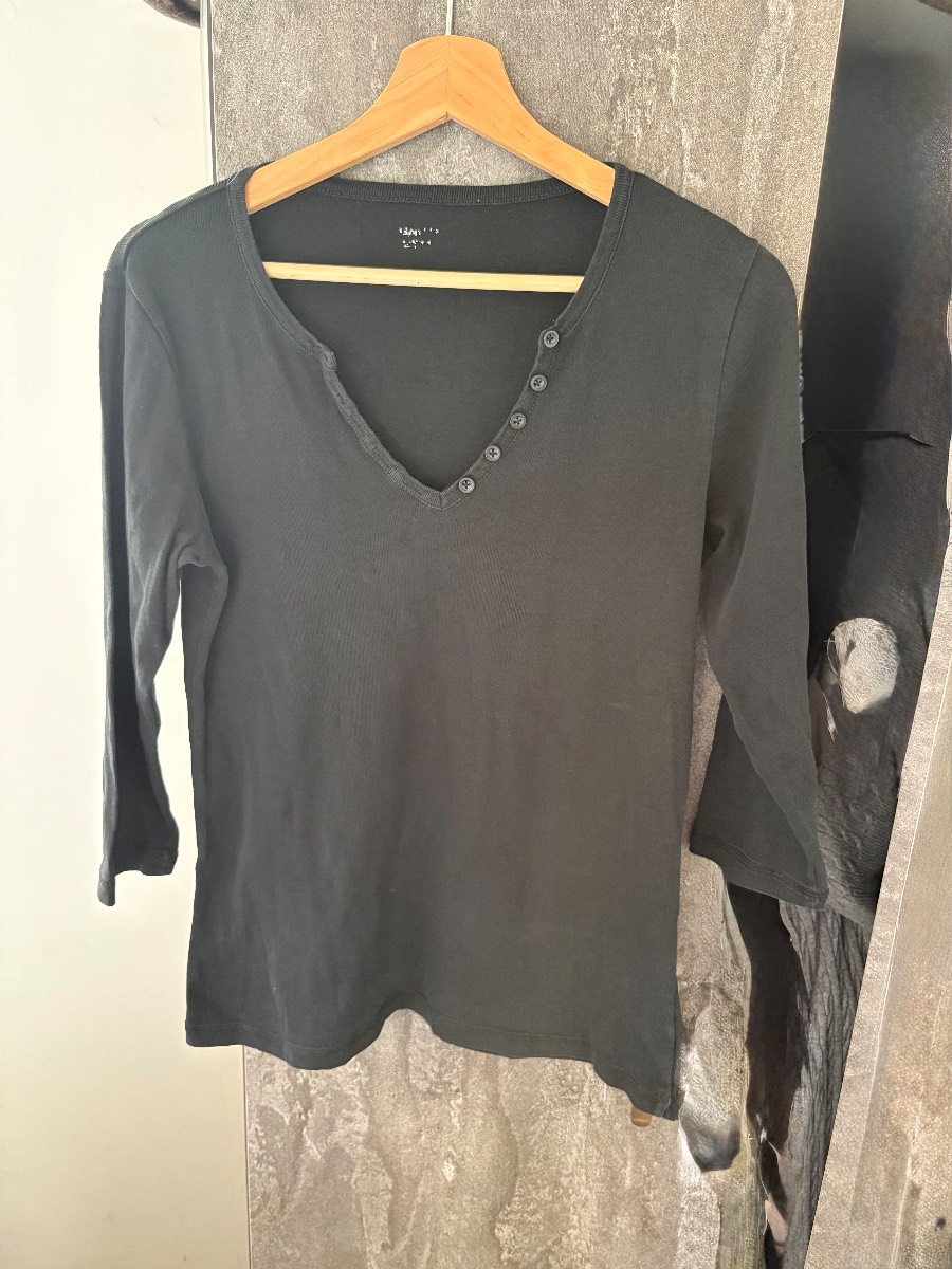Black casual long sleeve top