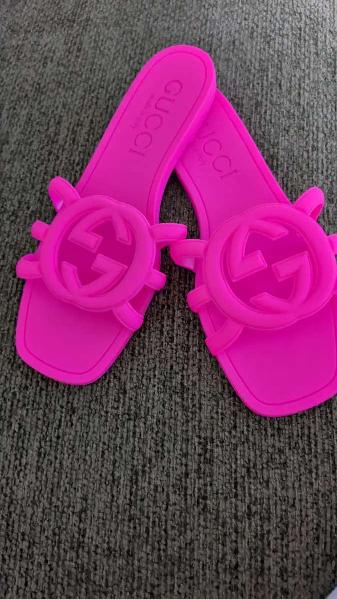 Ladies sandals