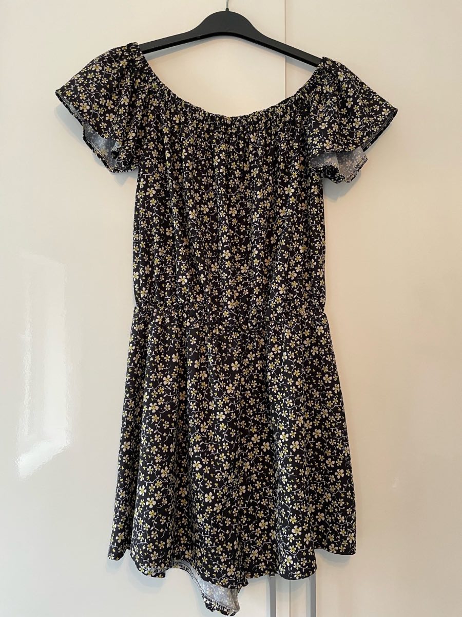 Zuiki flower print playsuit size 8-10