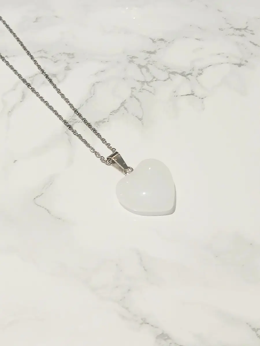 SteelAura white Heart Pendant On A Stainless Steel Rolo Chain