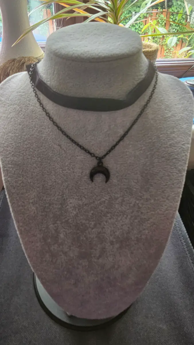 Gothic witchy black moon charm velvet choker in black