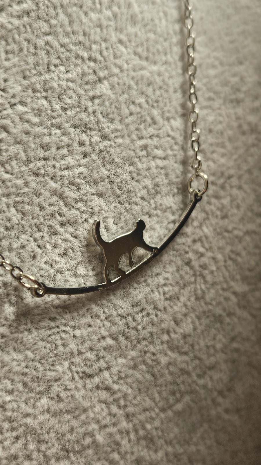 Cat necklace in silver tone