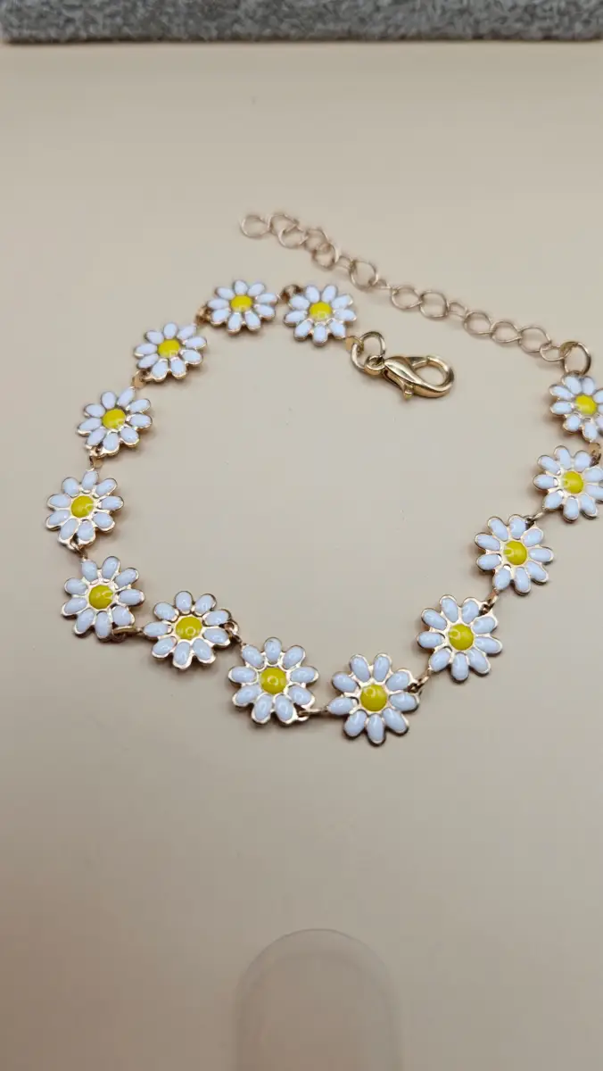 Boho white daisy bracelet with gold tone accents