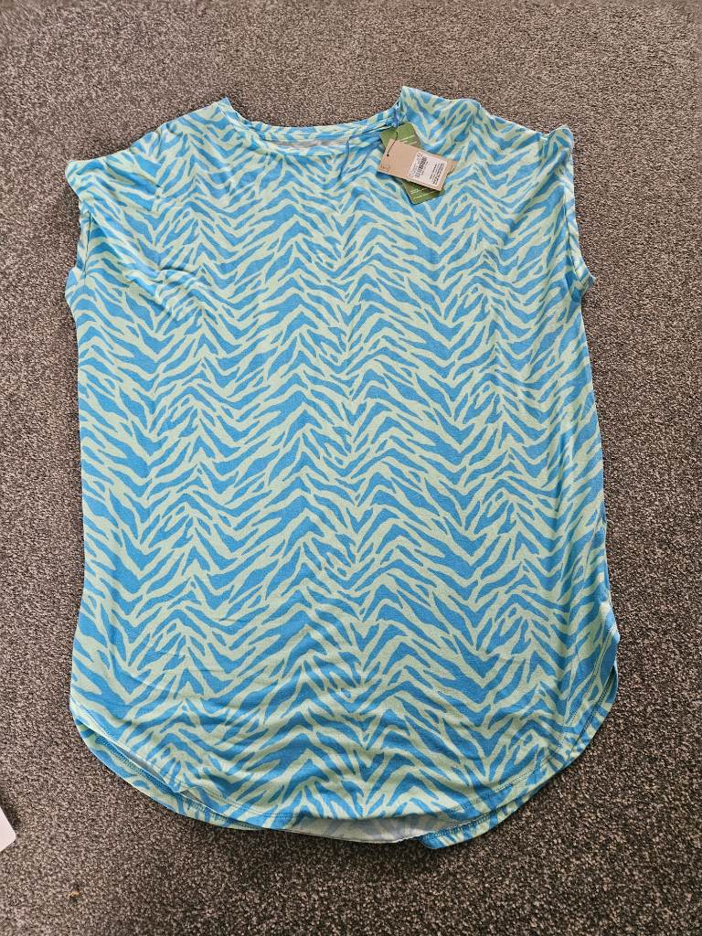 Ladies zebra print longline tshirt brand new with tags size 18