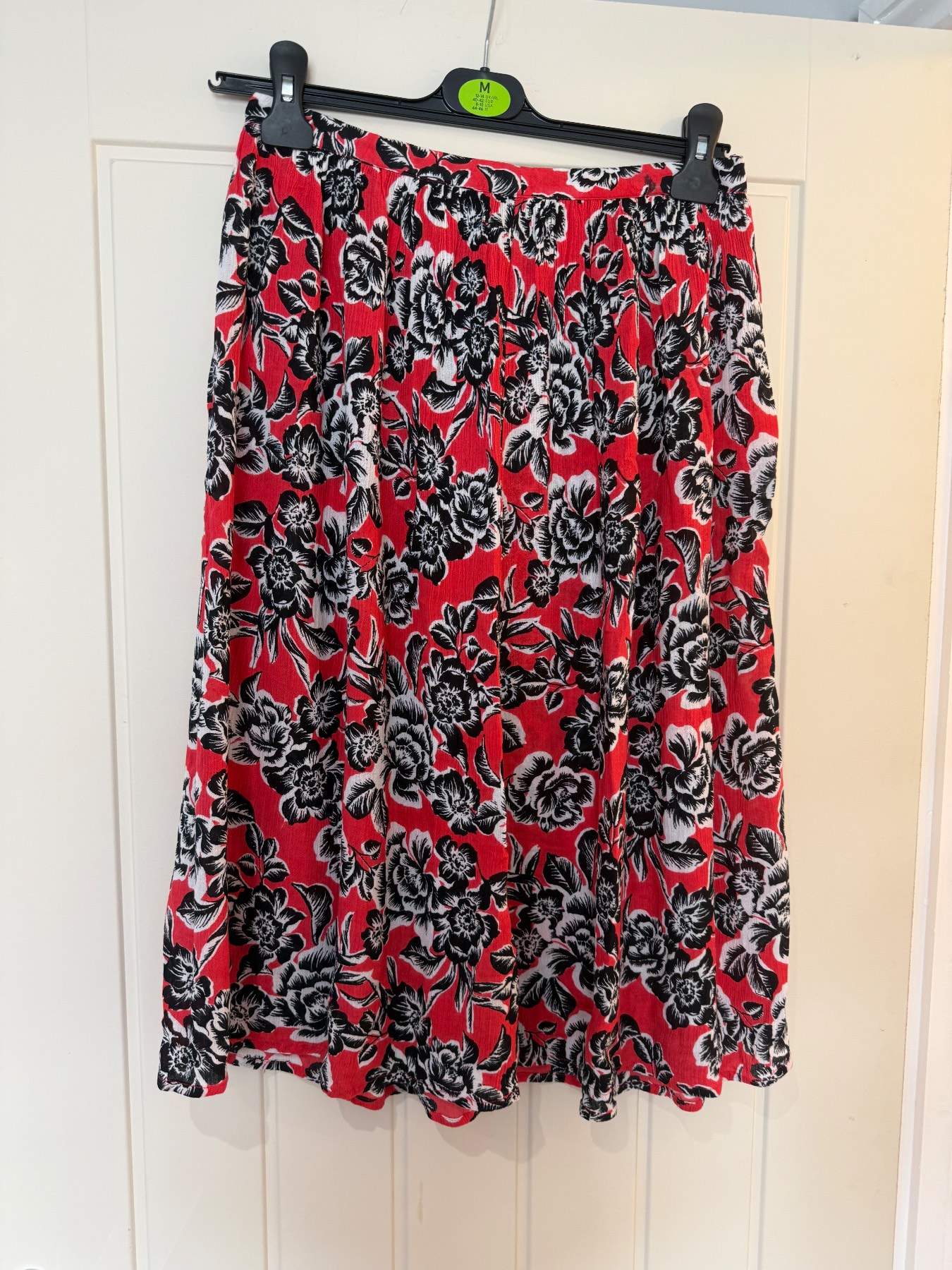 Bee Look Red and Black Floral Skirt size 10