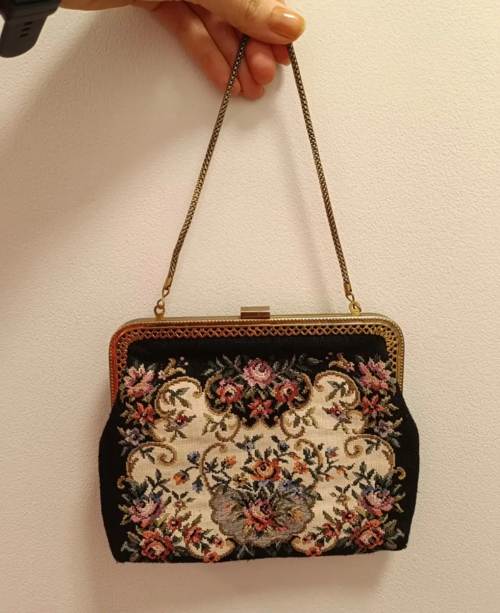 Vintage 1940's small tapestry embroidered handbag