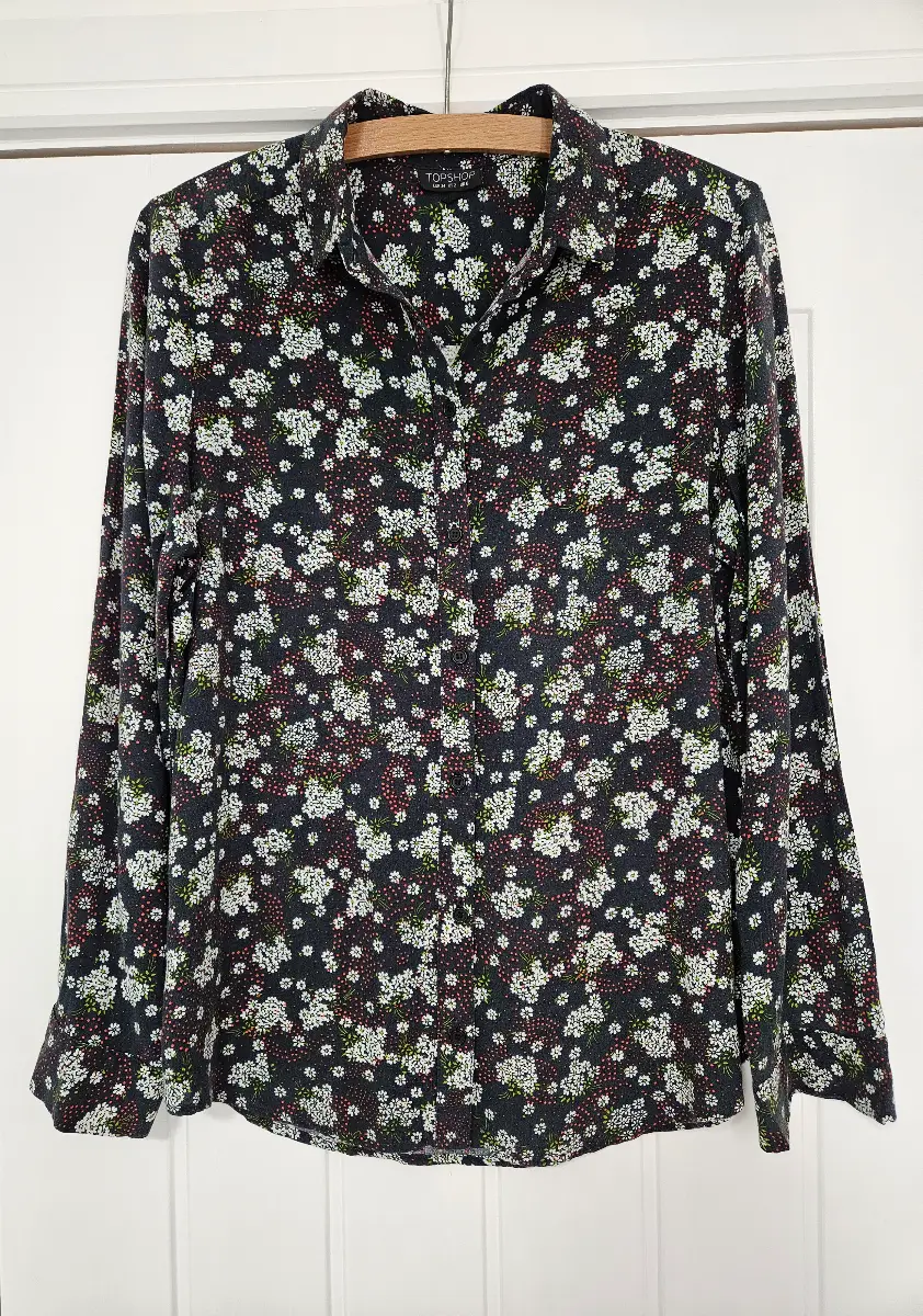 Topshop Ditsy Floral long sleeved Shirt Blouse Top Size 10-12. Navy Blue White